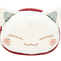 Nemu Neko - Roter Schal - Plüschtier - Furyu (27 cm x 20 cm)