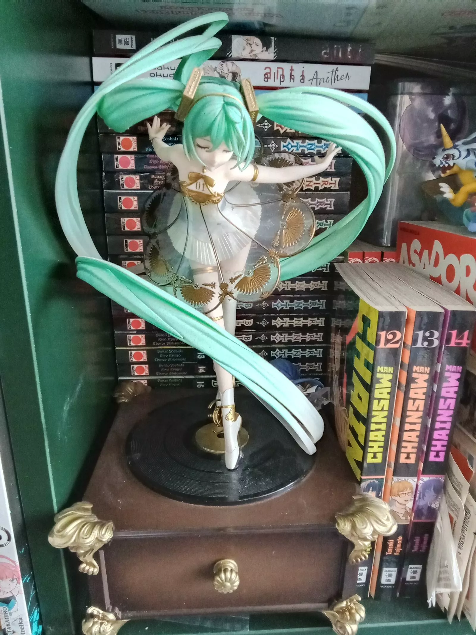 Hatsune Miku mit Spieluhr